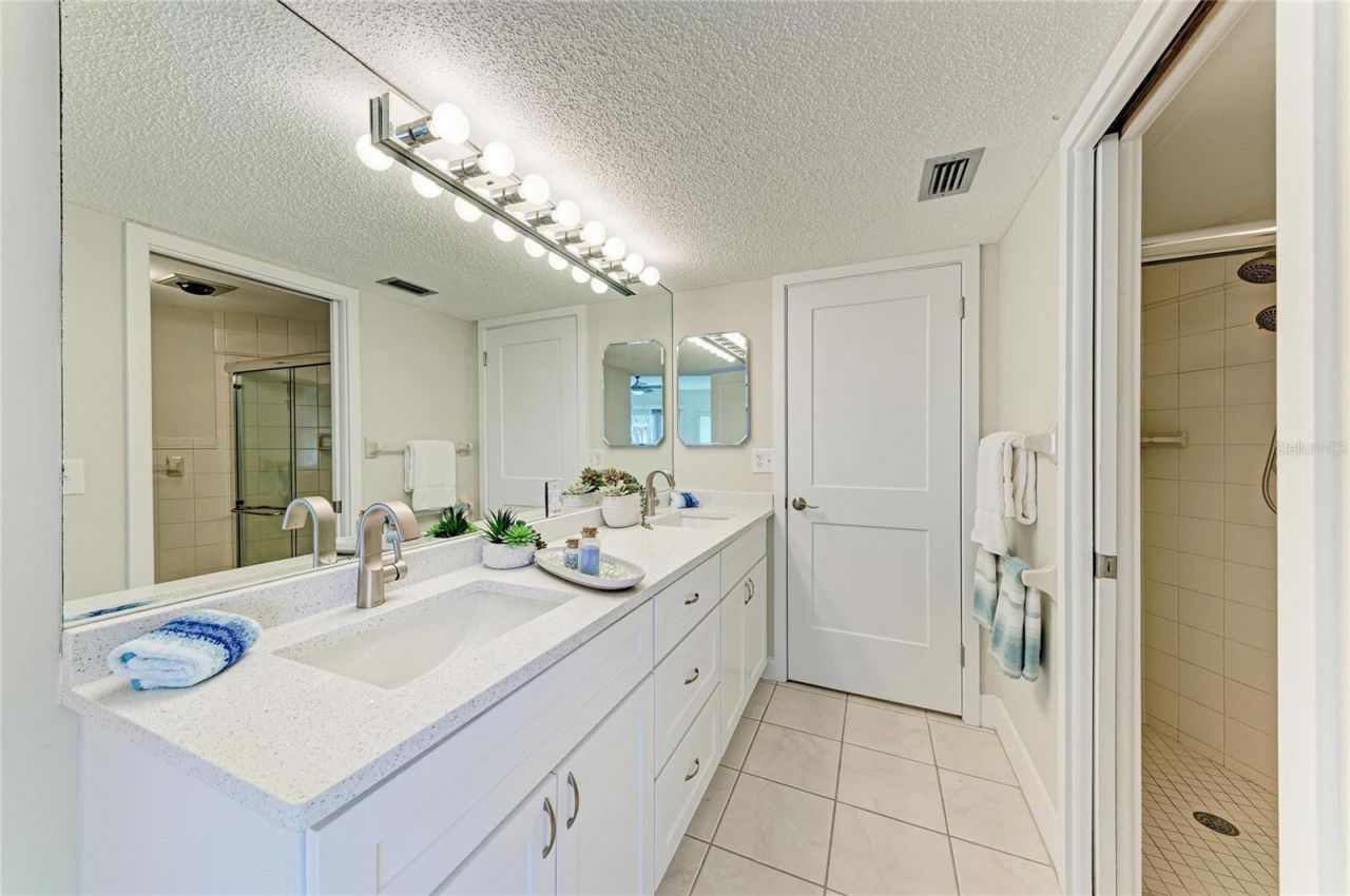 4835 Gulf Of Mexico Drive, Unit 105, Longboat Key, FL 34228 Photo