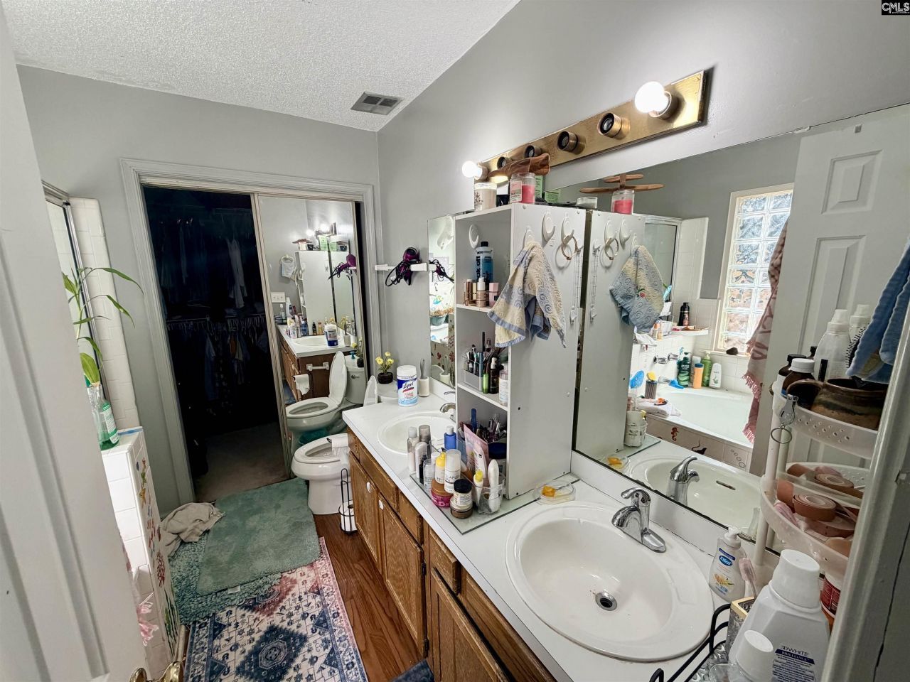 113 Chippenham Circle Photo 17