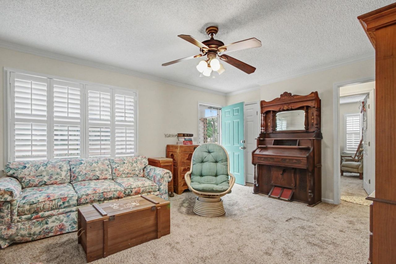 2713 Rion St. Photo 10