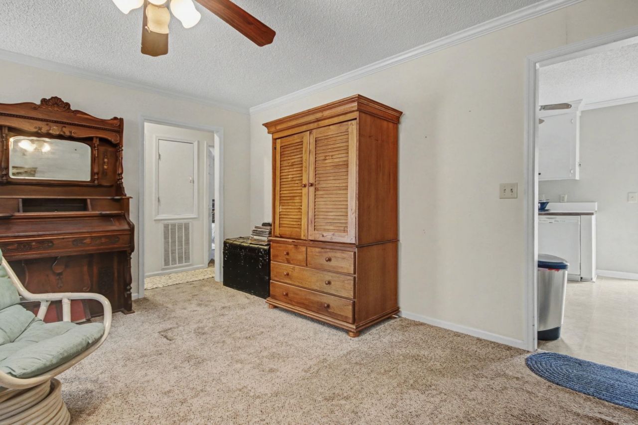 2713 Rion St. Photo 11