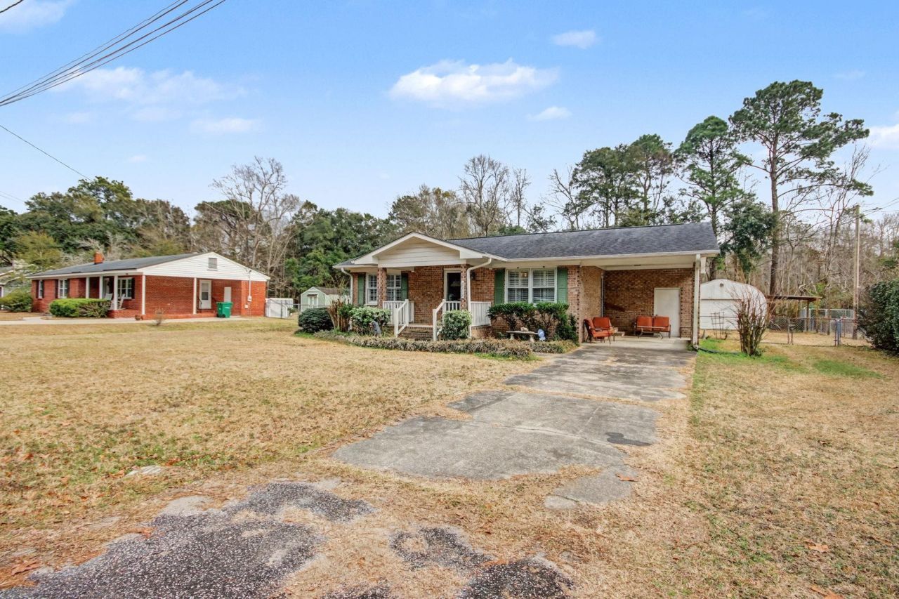 2713 Rion St. Photo 2