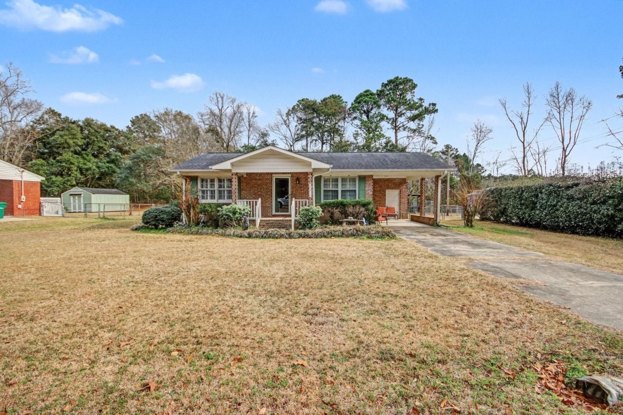 2713 Rion St. Photo 4