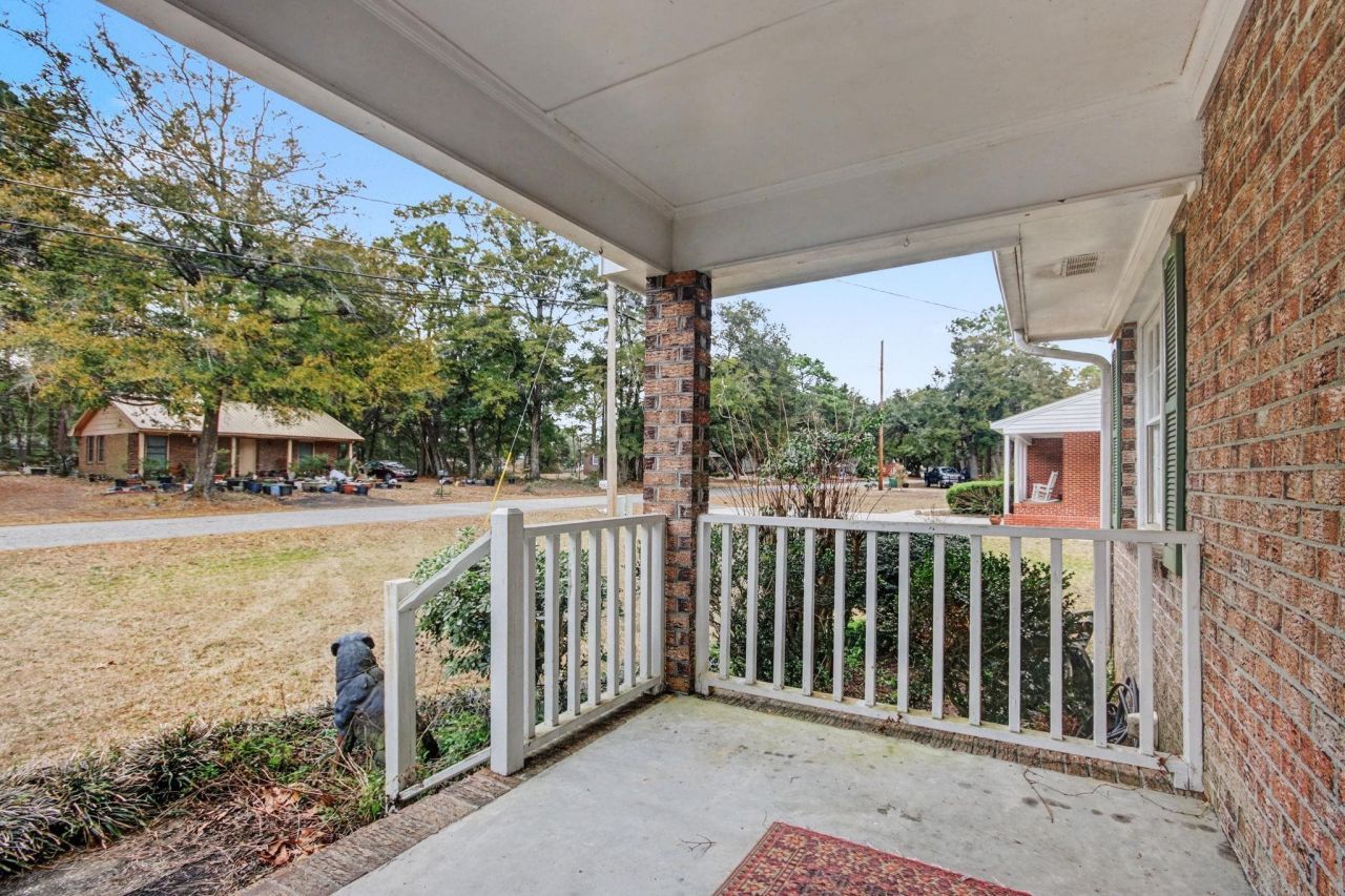 2713 Rion St. Photo 7