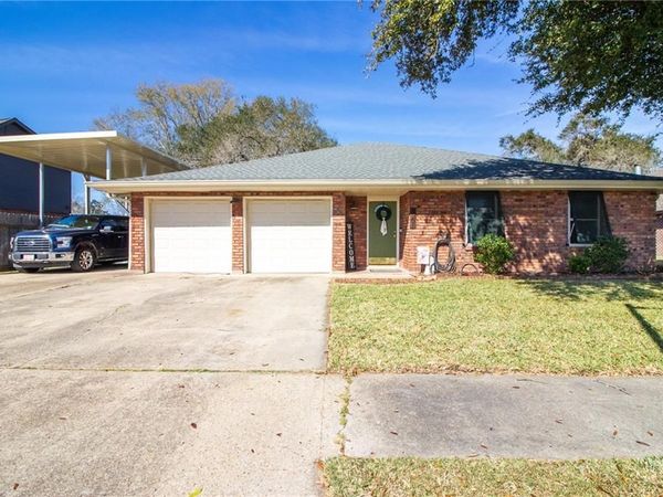 2105 CHAMPIONS Drive, LaPlace, LA 70068