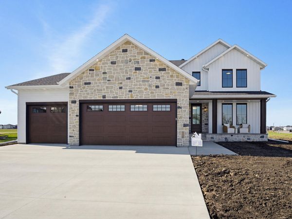 6520 Selkirk Drive S, Fargo, ND 58104