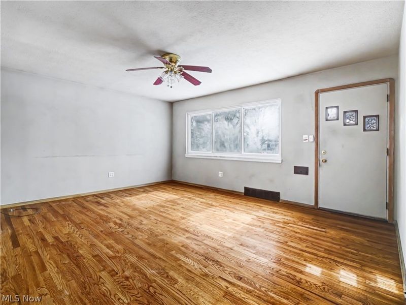 15424 Holland Road, Brook Park, OH 44142 Photo 5