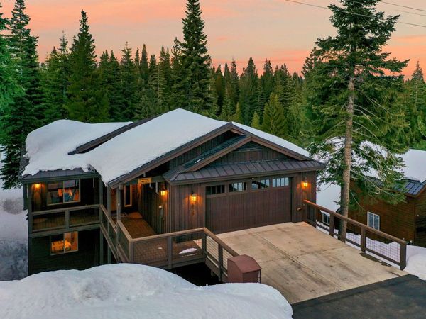 10935 Skislope Way, Truckee, CA 96161