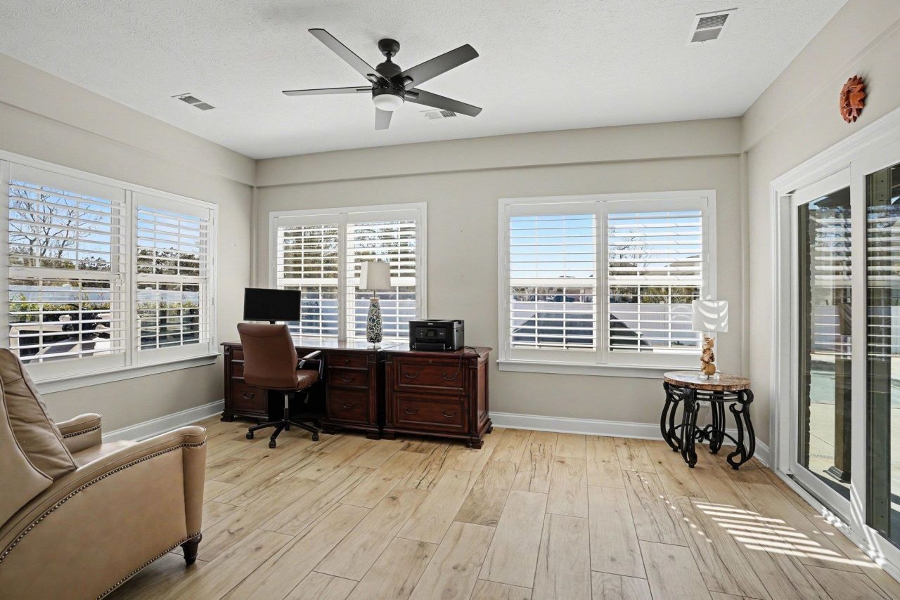 3750 Kingsley Dr. Photo 16