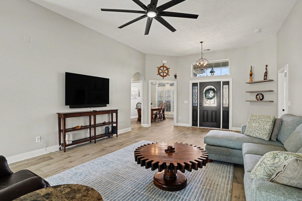 3750 Kingsley Dr. Photo 6