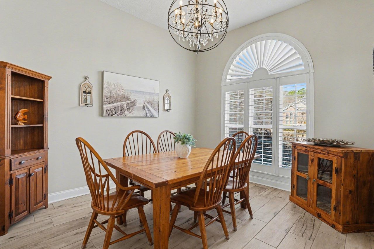 3750 Kingsley Dr. Photo 8