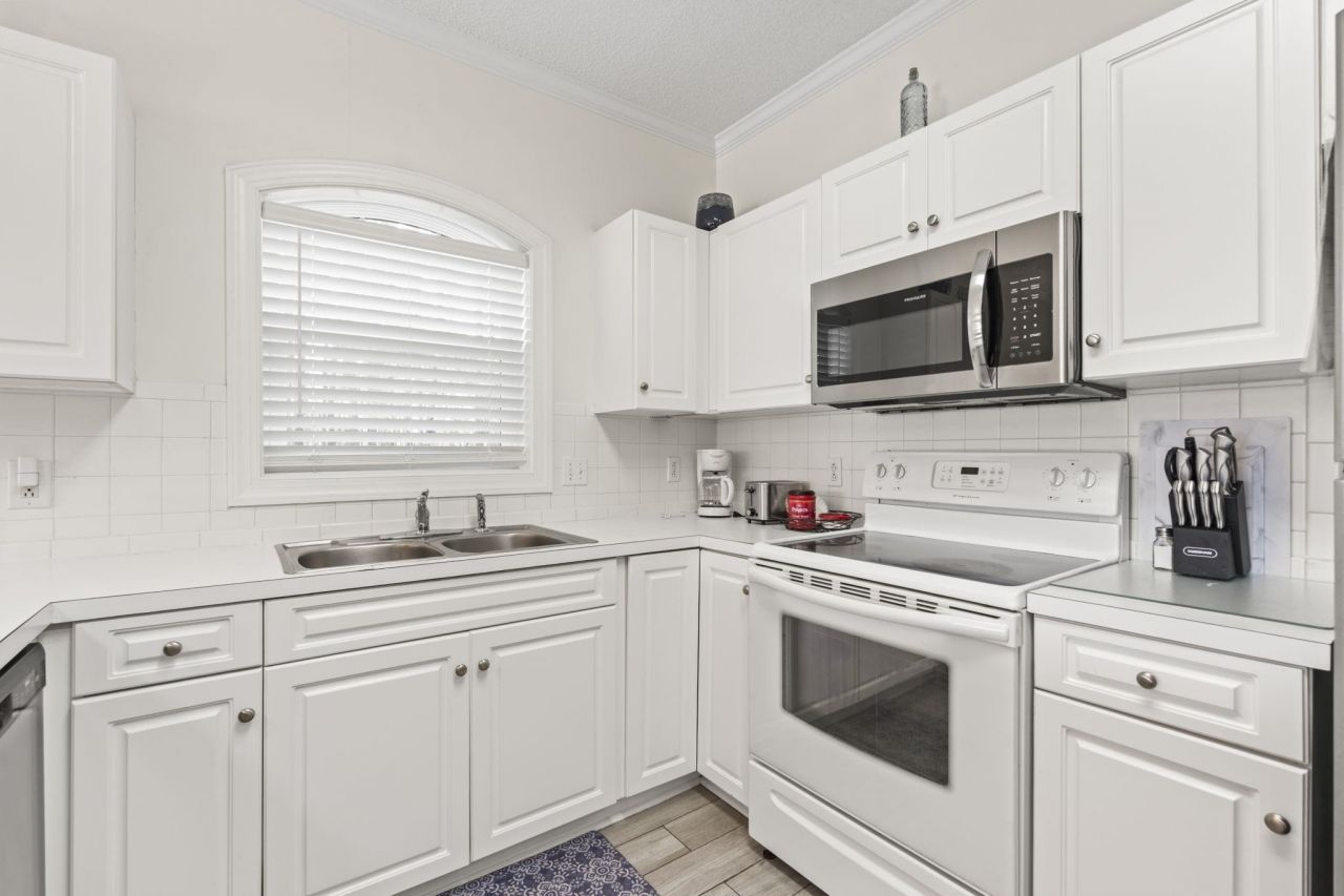 4881 Dahlia Ct.  Photo 6