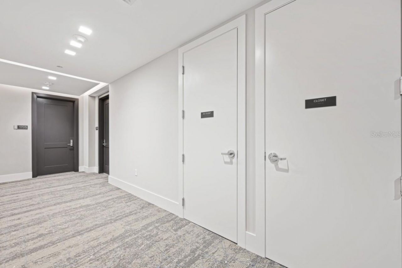 301 1st Street S, Unit 1704, Saint Petersburg, FL 33701 Photo