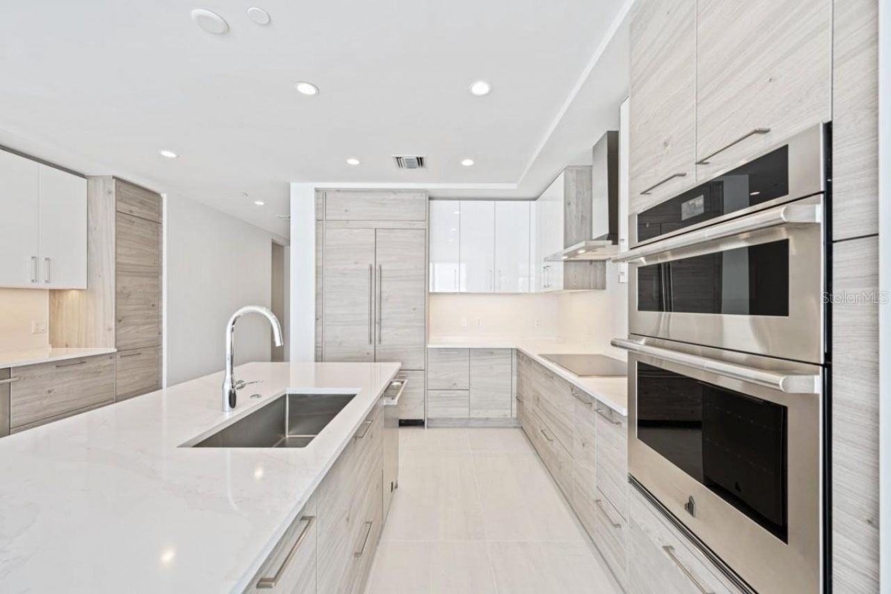 301 1st Street S, Unit 1704, Saint Petersburg, FL 33701 Photo