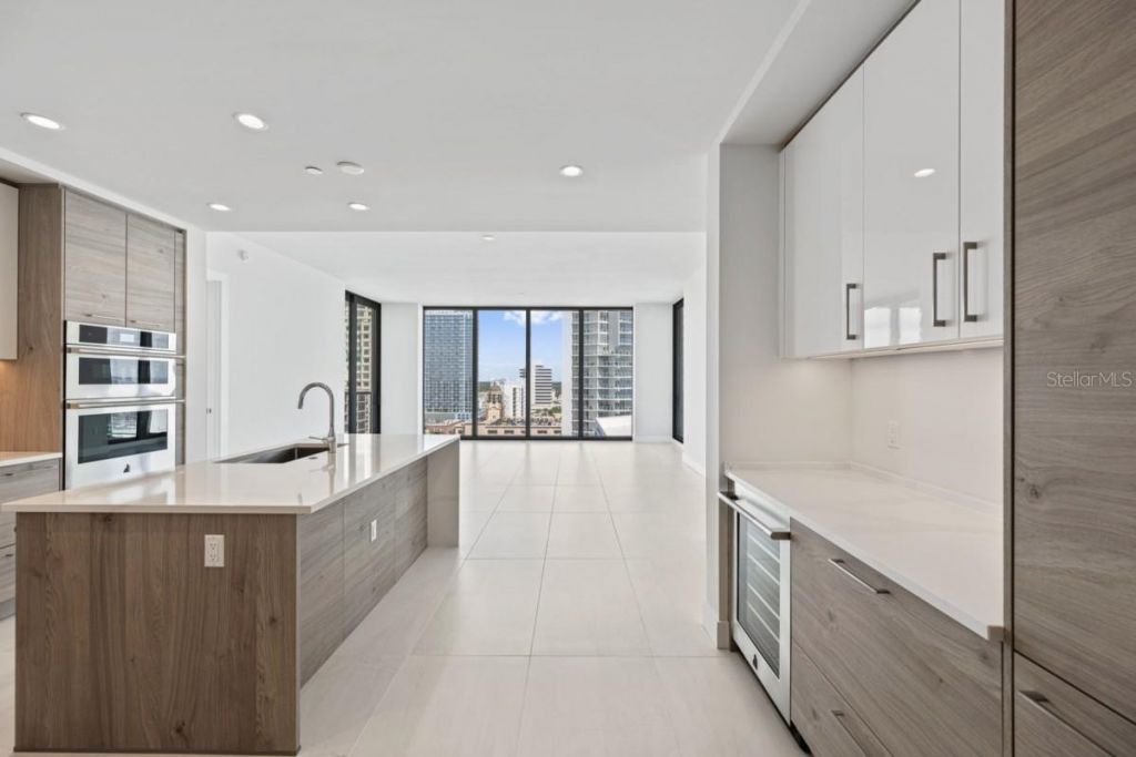 301 1st Street S, Unit 1704, Saint Petersburg, FL 33701 Photo