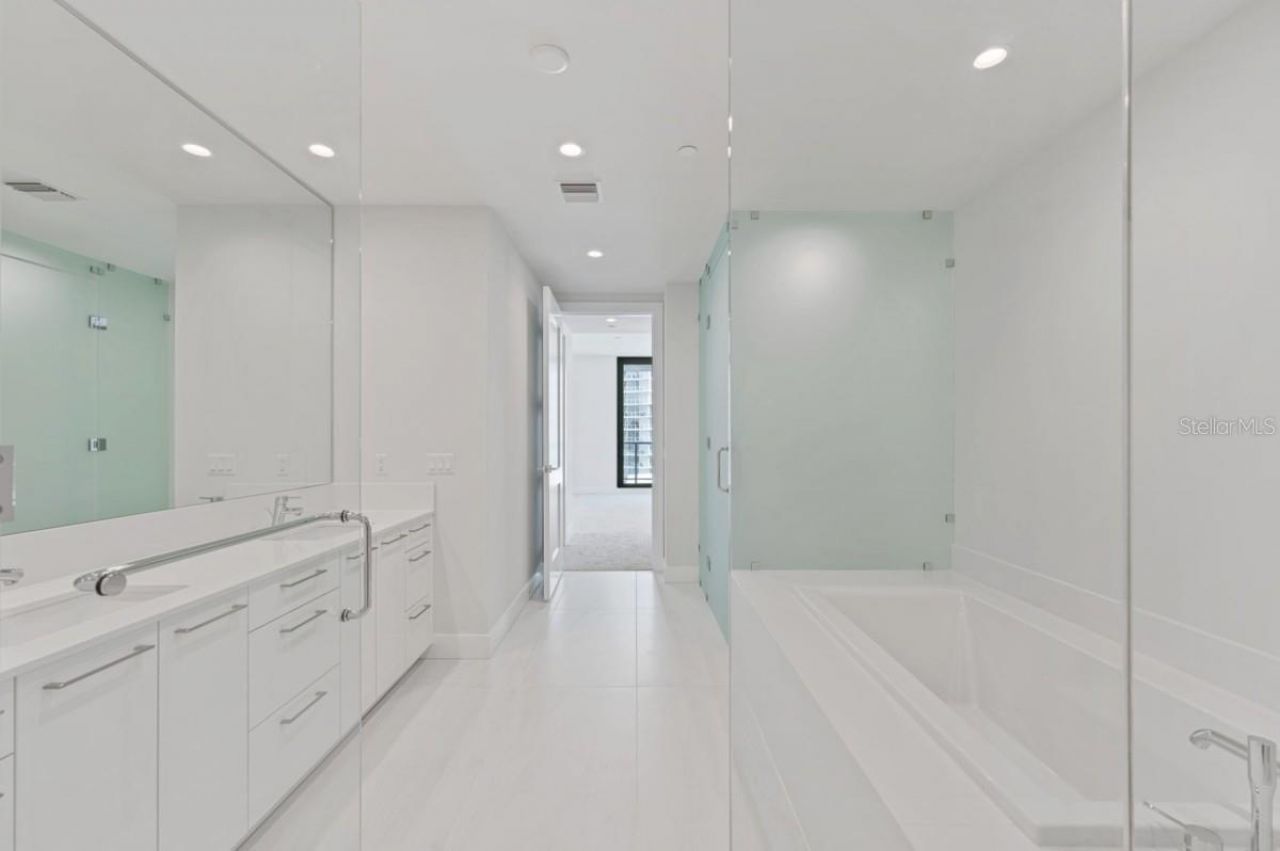 301 1st Street S, Unit 1704, Saint Petersburg, FL 33701 Photo