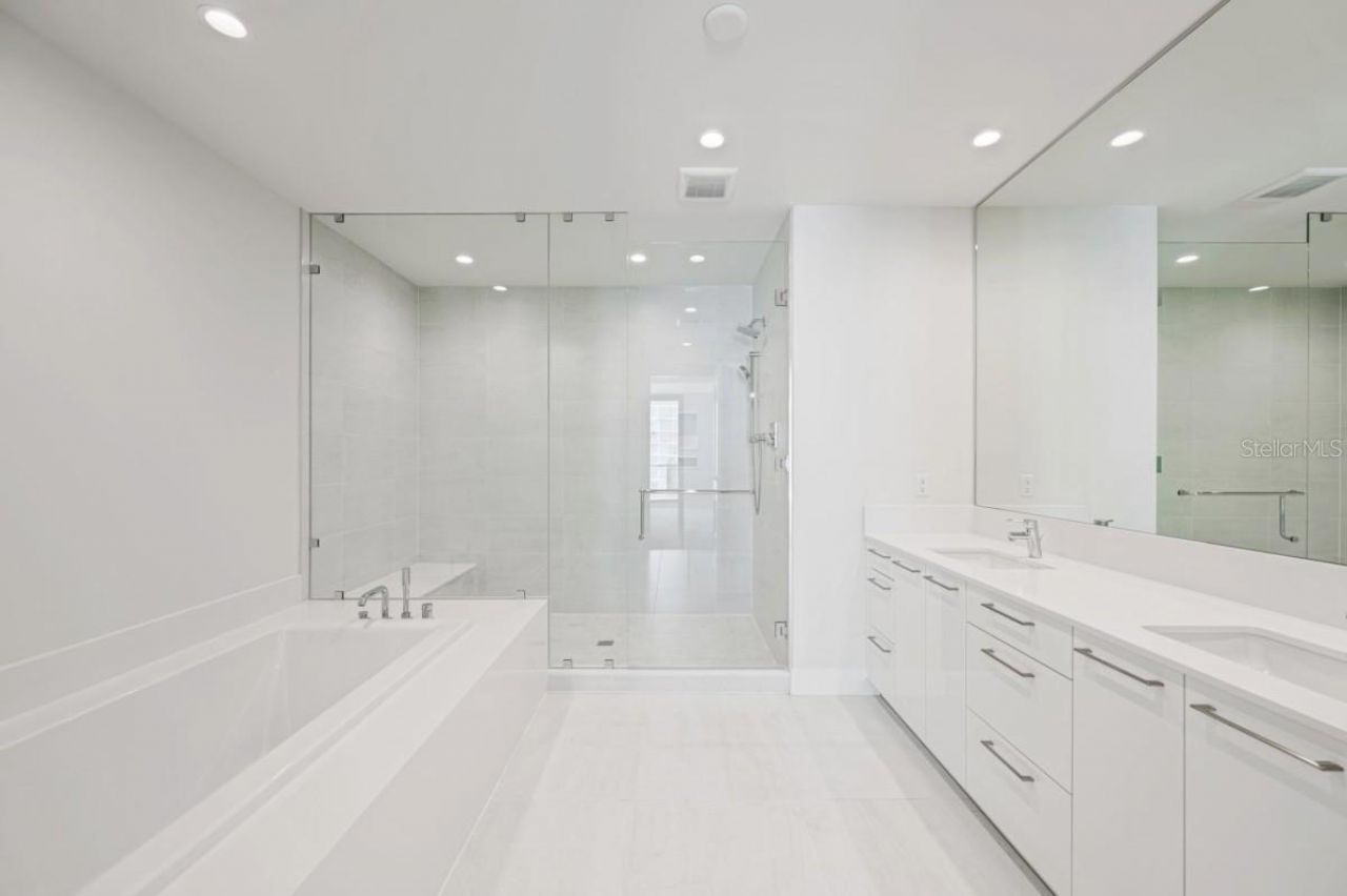 301 1st Street S, Unit 1704, Saint Petersburg, FL 33701 Photo