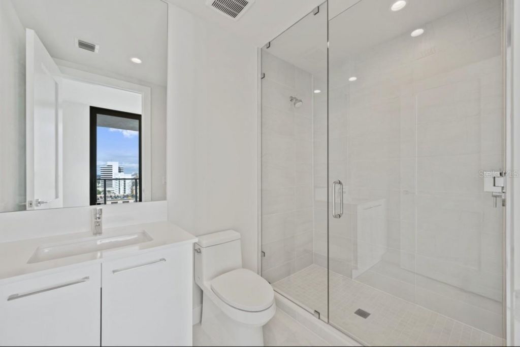 301 1st Street S, Unit 1704, Saint Petersburg, FL 33701 Photo