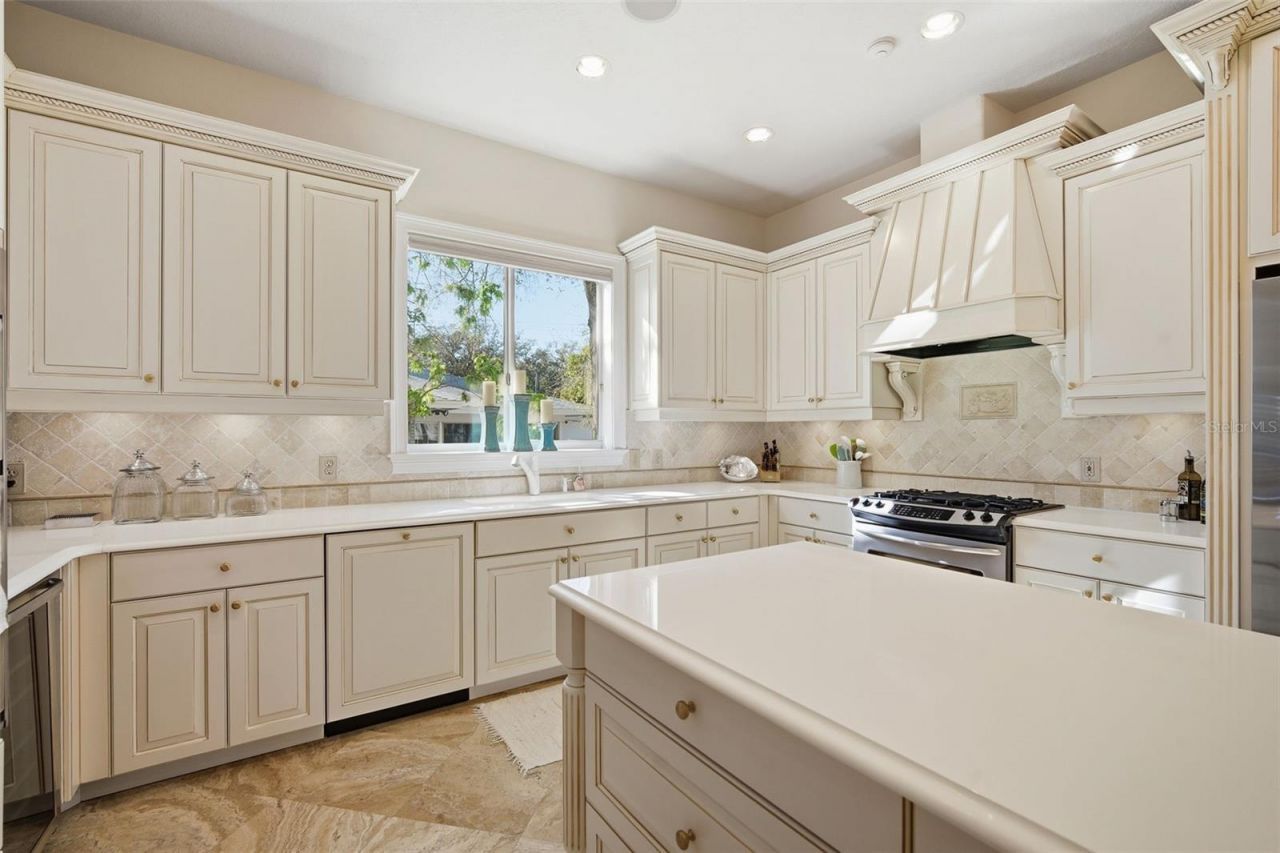 4117 W Azeele Street, Tampa, FL 33609 Photo