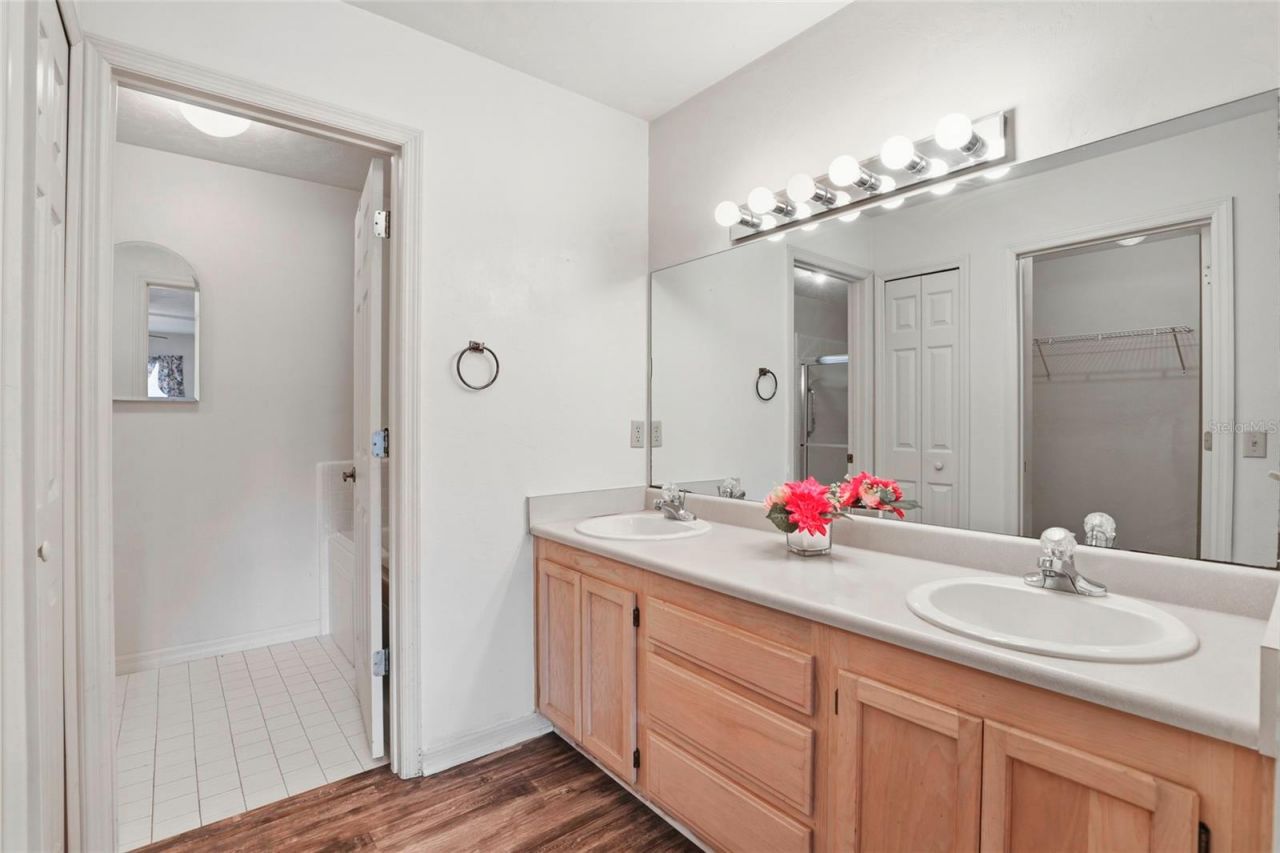 534 SW Thorne Lane, Fort White, FL 32038 Photo