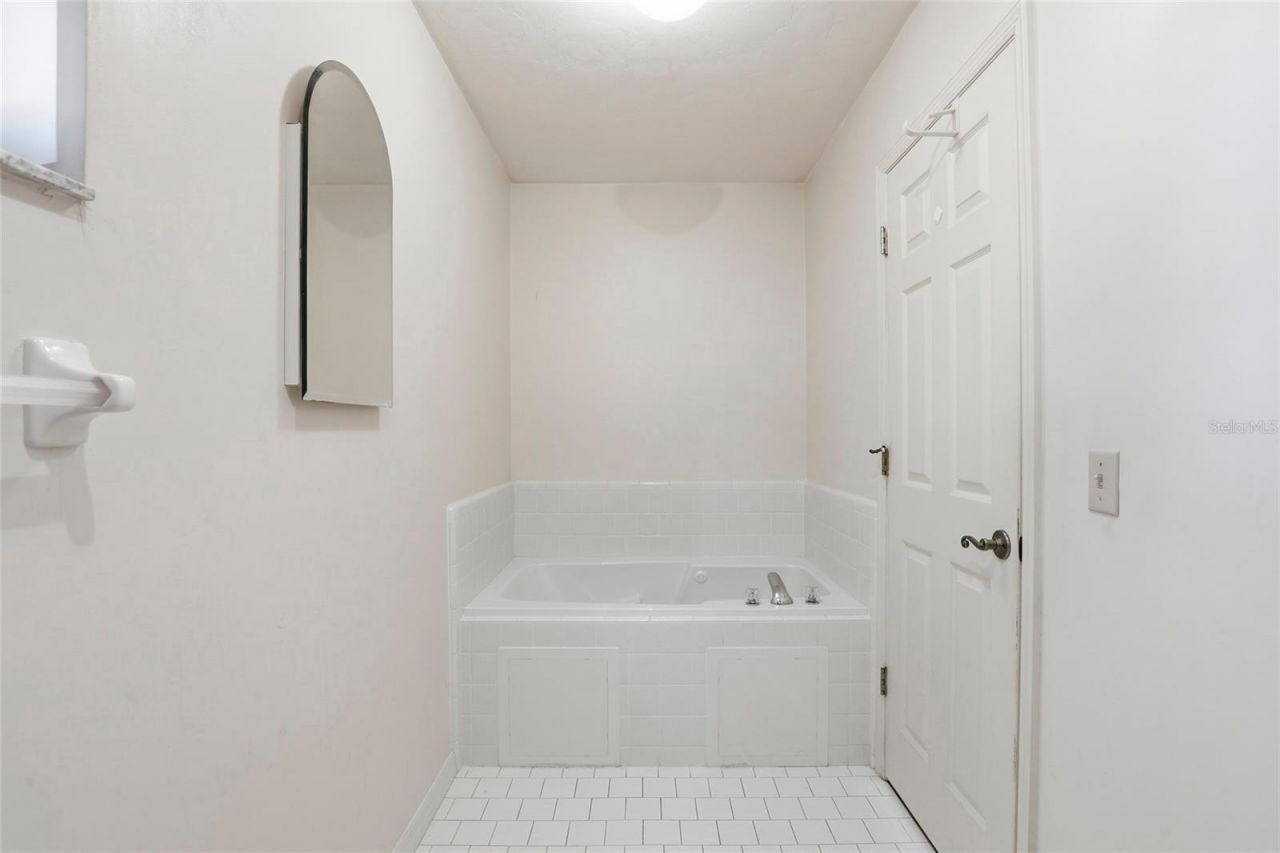 534 SW Thorne Lane, Fort White, FL 32038 Photo