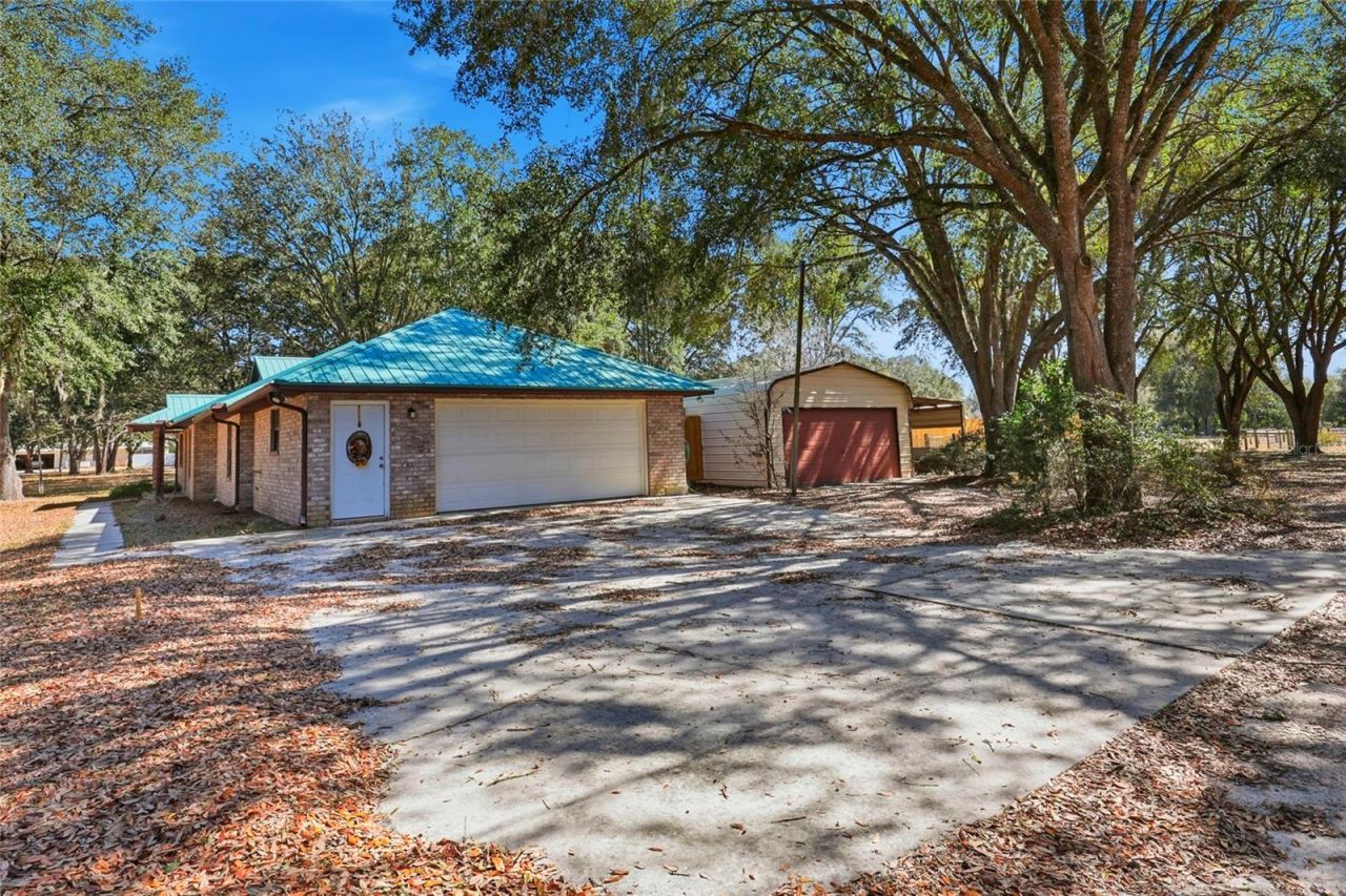 534 SW Thorne Lane, Fort White, FL 32038 Photo