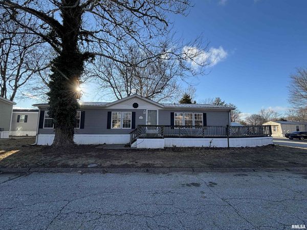 151 PINEWOOD Estates, Chillicothe, IL 61523