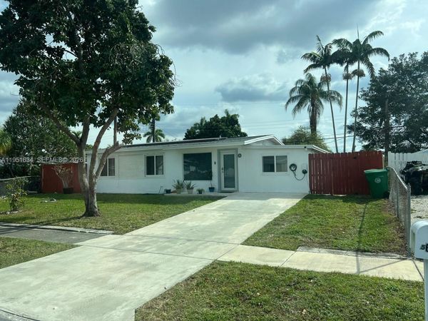 5620 SW 38th St , Davie, FL 33314