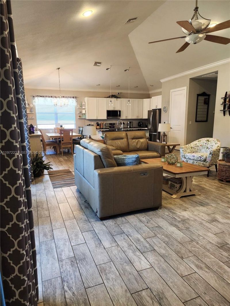 108 Oak Knolls Circle, Sebring, FL 33876 Photo