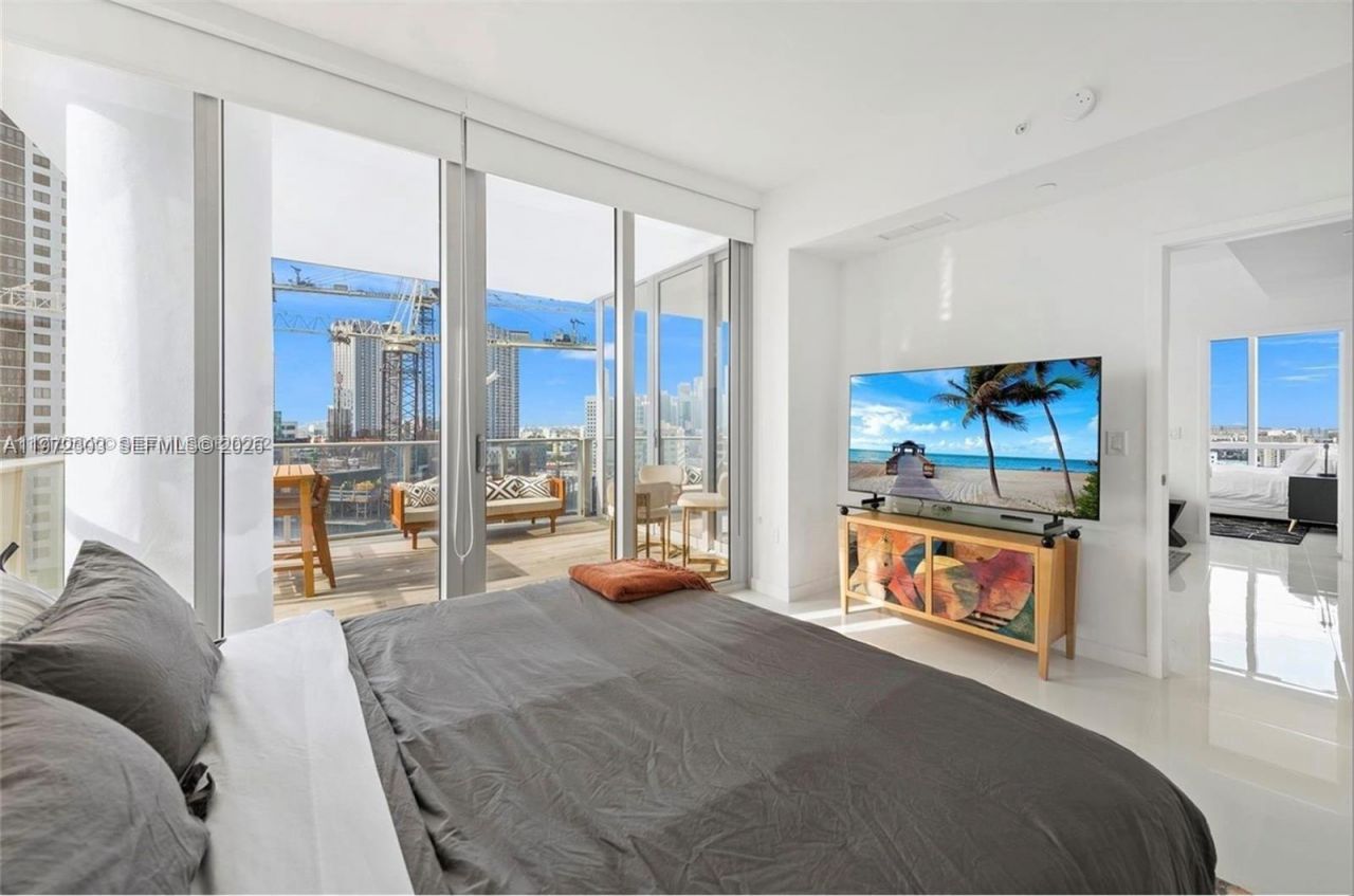 851 NE 1st Ave, Unit 1712, Miami, FL 33132 Photo