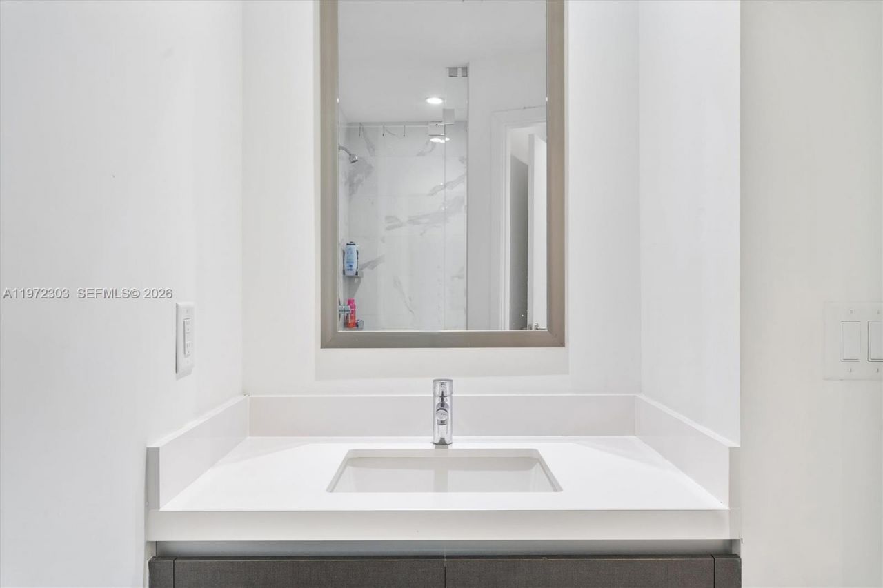 851 NE 1st Ave, Unit 1712, Miami, FL 33132 Photo