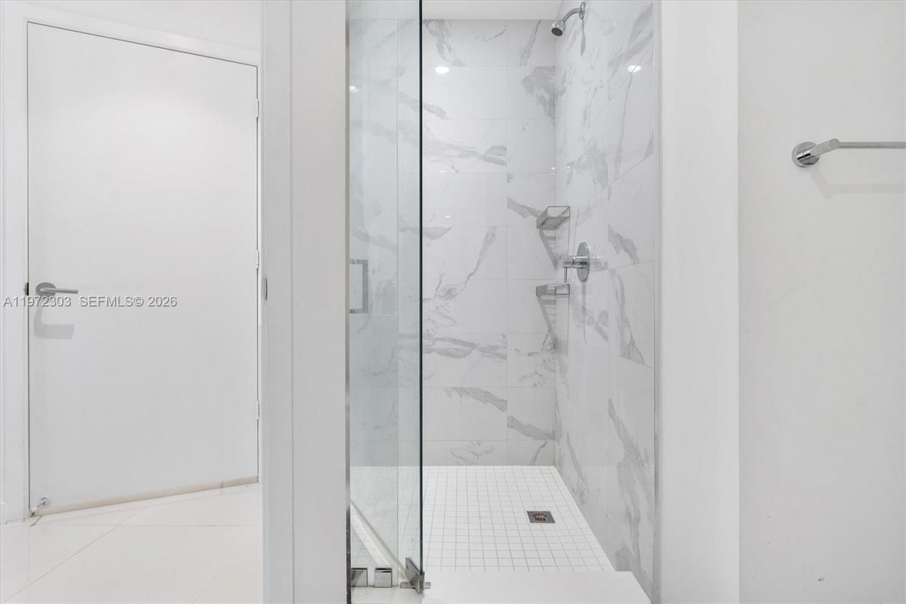 851 NE 1st Ave, Unit 1712, Miami, FL 33132 Photo