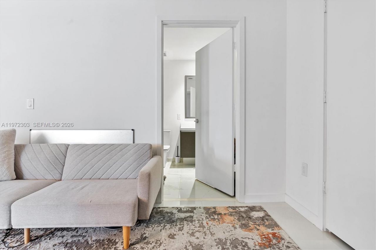 851 NE 1st Ave, Unit 1712, Miami, FL 33132 Photo