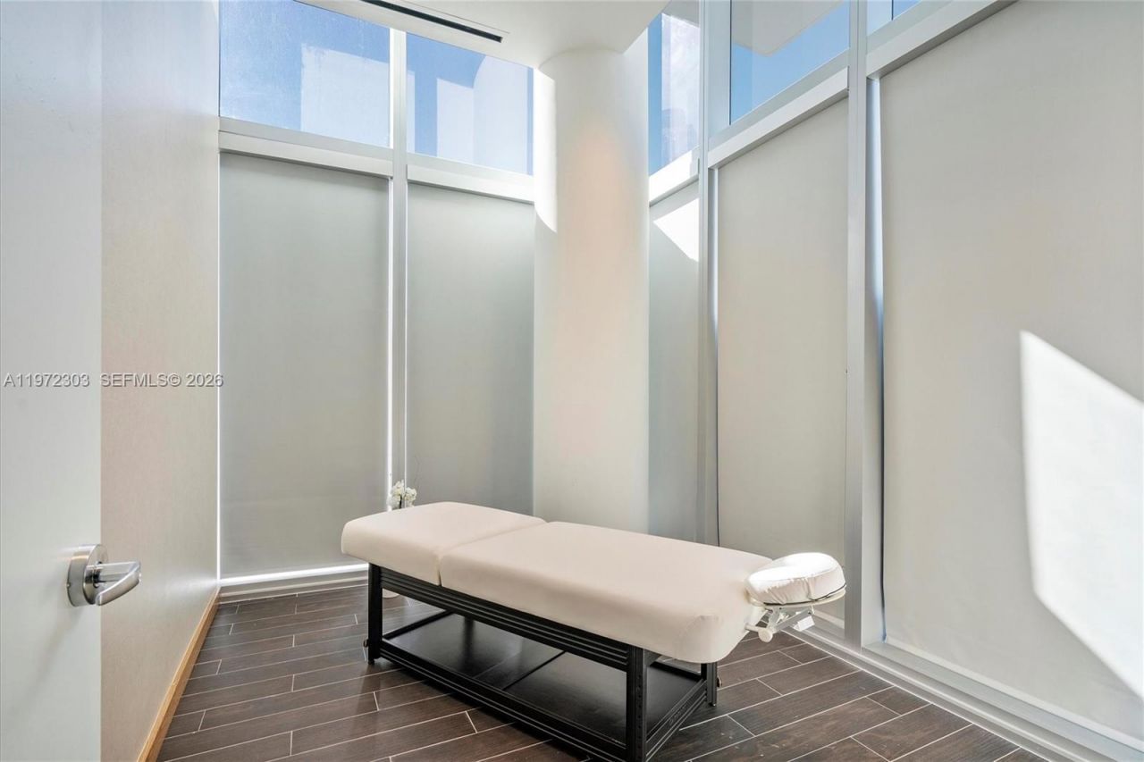 851 NE 1st Ave, Unit 1712, Miami, FL 33132 Photo