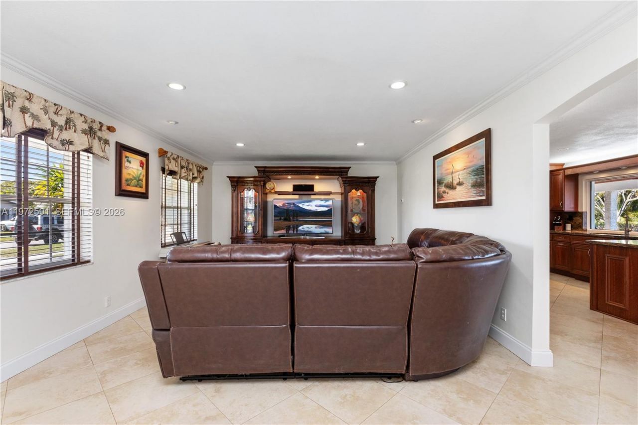 8121 SW 203rd St, Cutler Bay, FL 33189 Photo