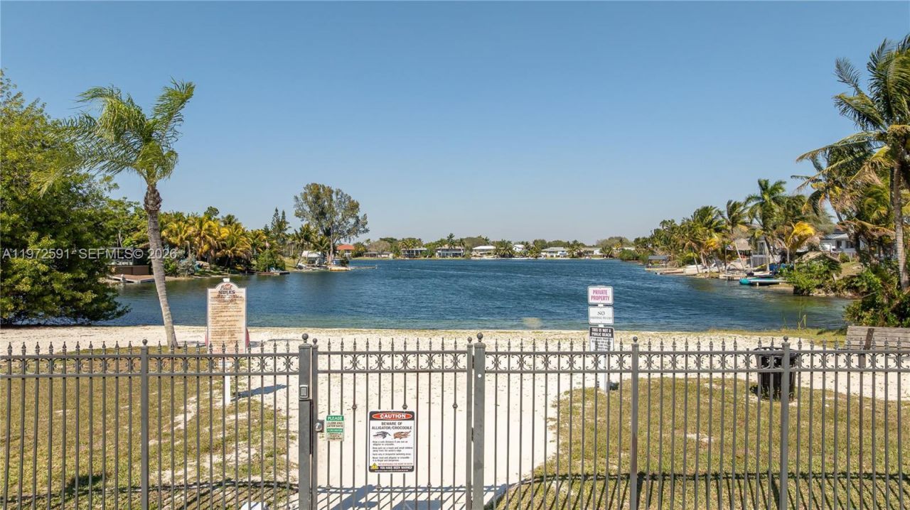 8121 SW 203rd St, Cutler Bay, FL 33189 Photo
