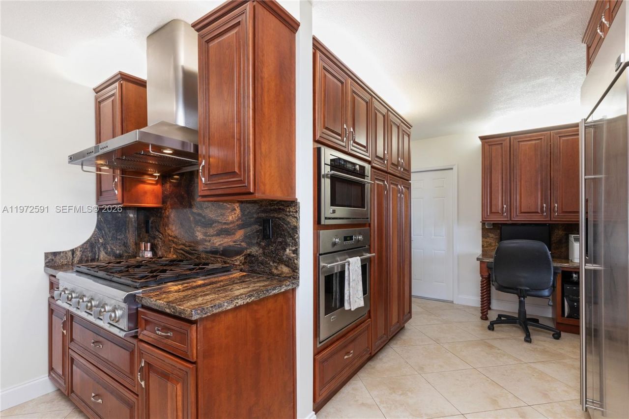 8121 SW 203rd St, Cutler Bay, FL 33189 Photo