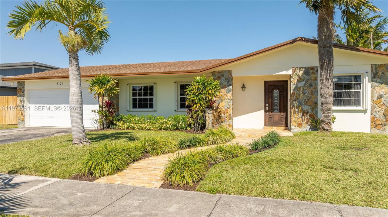 8121 SW 203rd St, Cutler Bay, FL 33189 Photo