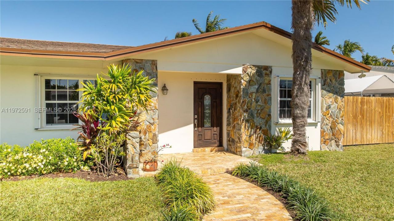 8121 SW 203rd St, Cutler Bay, FL 33189 Photo