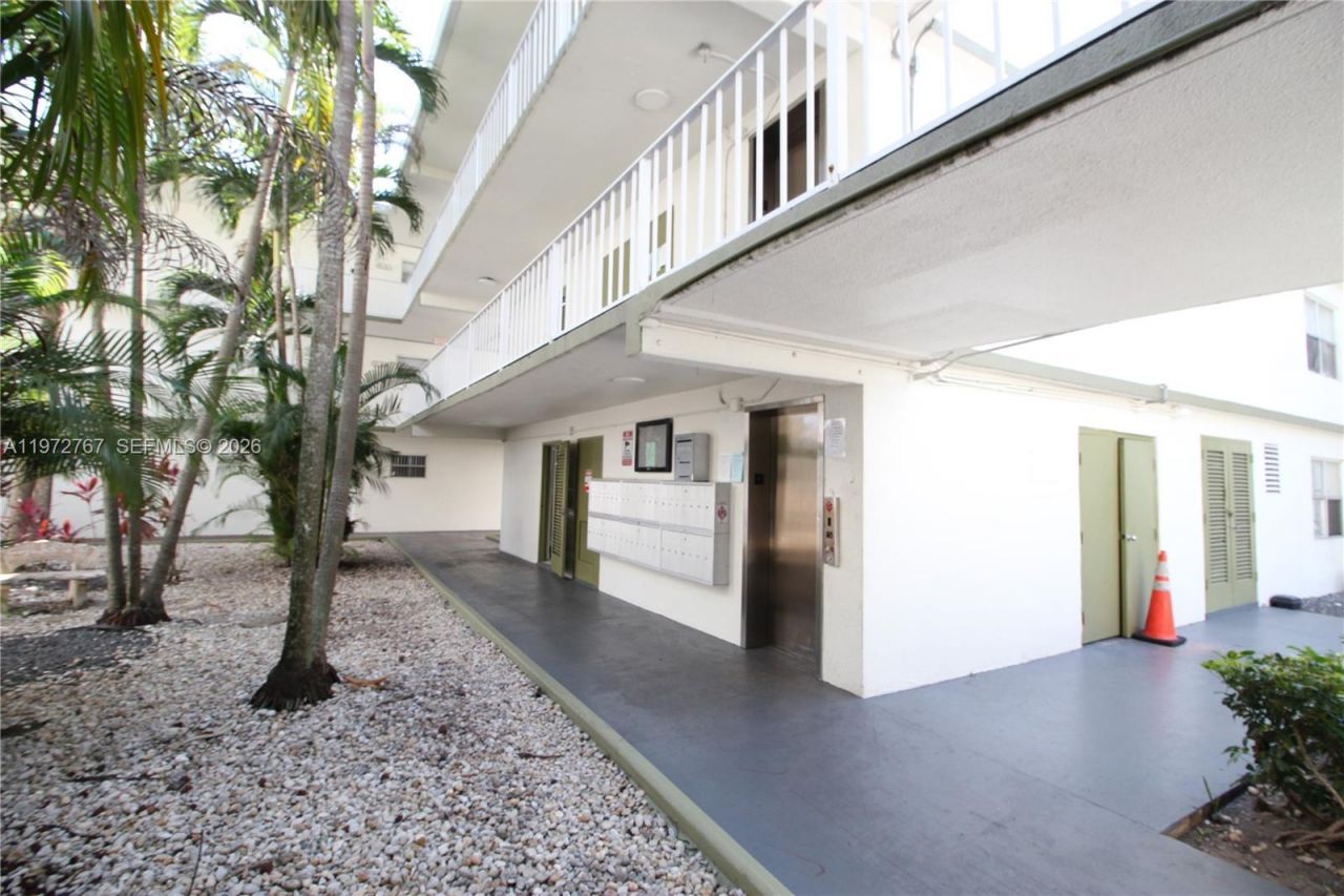 4235 N University Dr , Unit 302, Sunrise, FL 33351 Photo