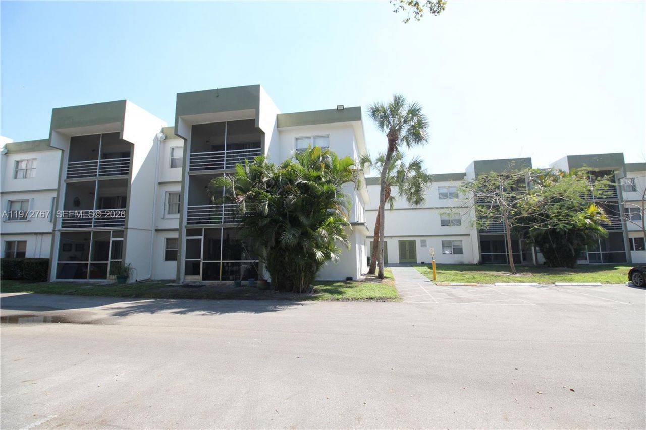4235 N University Dr , Unit 302, Sunrise, FL 33351 Photo