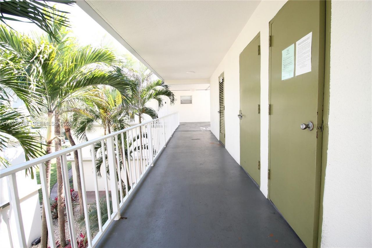 4235 N University Dr , Unit 302, Sunrise, FL 33351 Photo