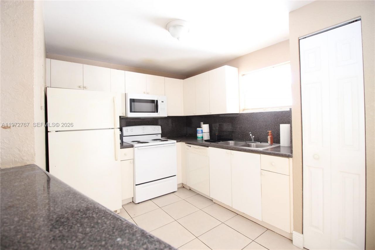 4235 N University Dr , Unit 302, Sunrise, FL 33351 Photo