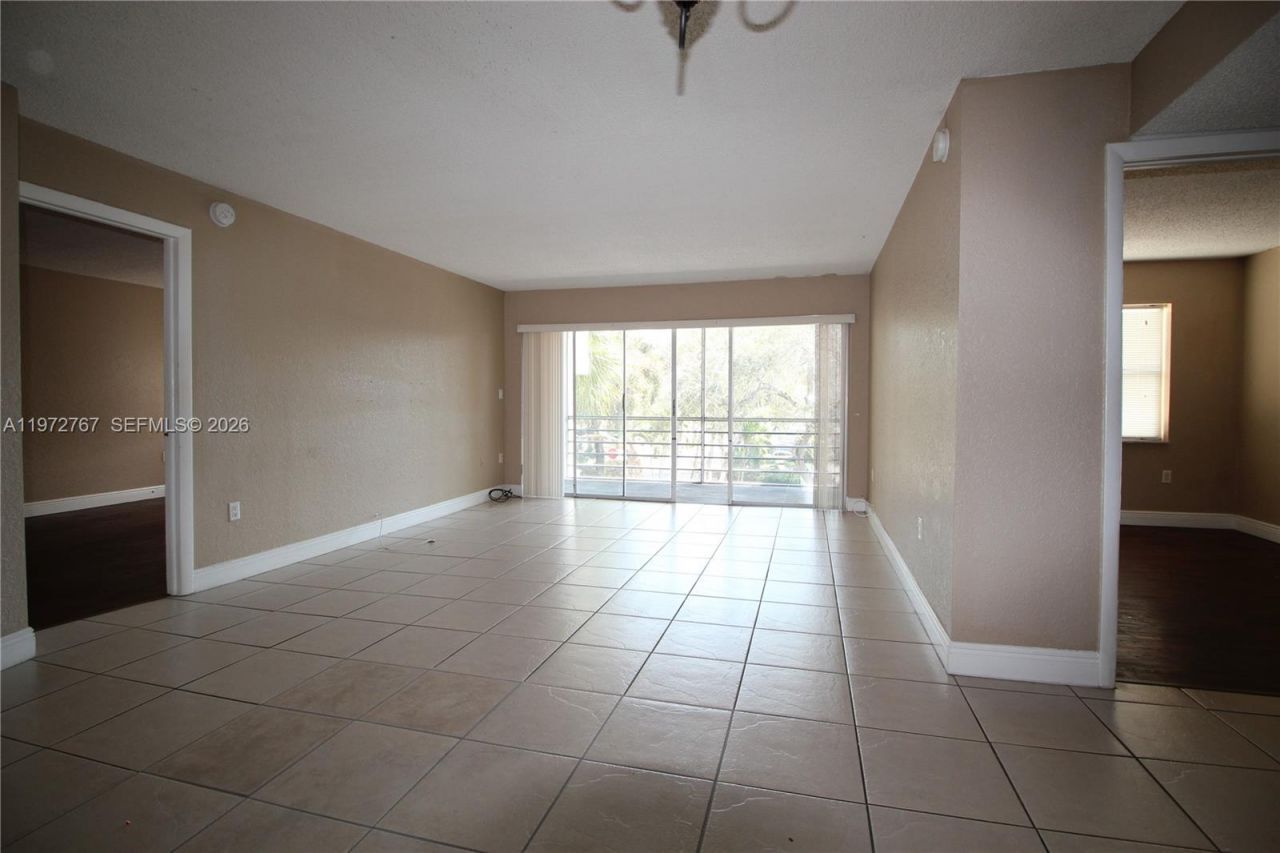 4235 N University Dr , Unit 302, Sunrise, FL 33351 Photo