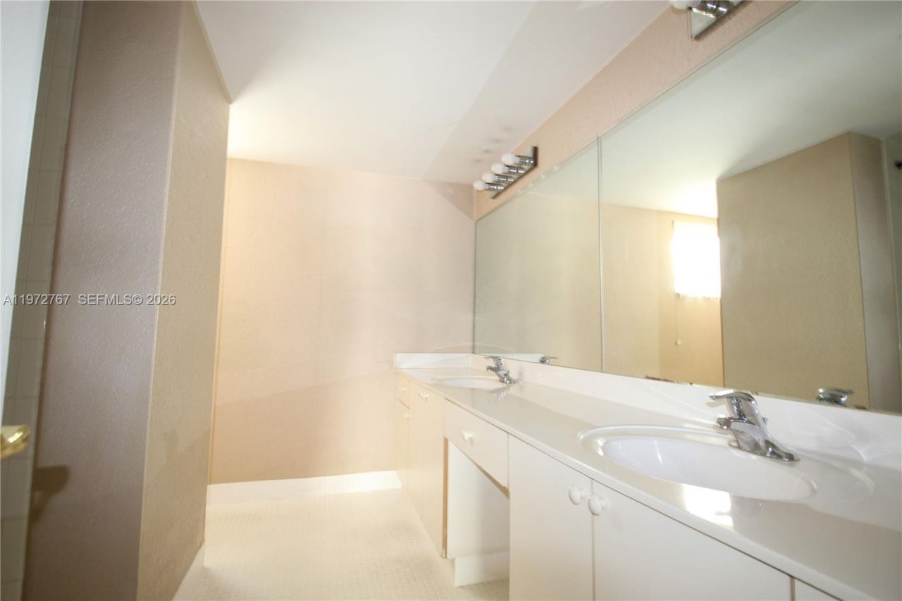 4235 N University Dr , Unit 302, Sunrise, FL 33351 Photo