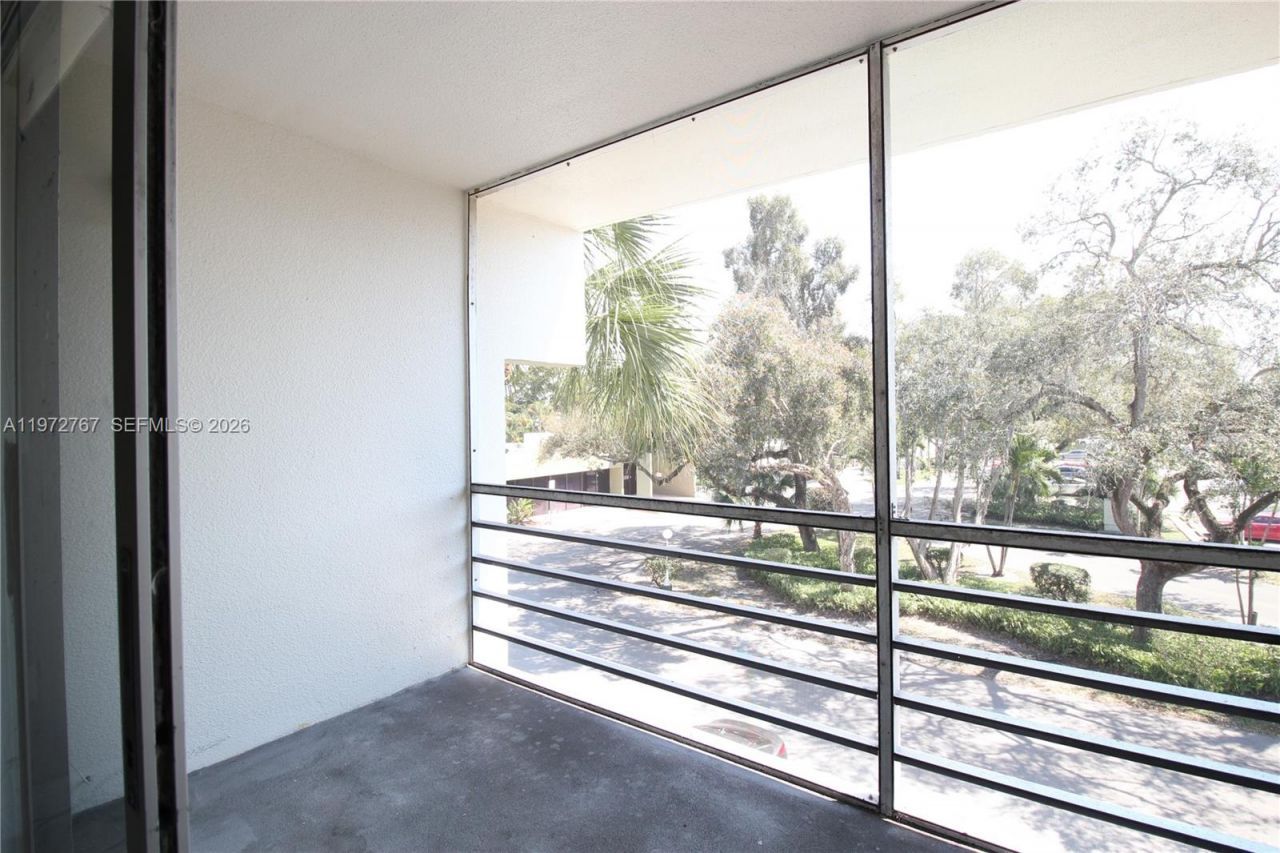 4235 N University Dr , Unit 302, Sunrise, FL 33351 Photo