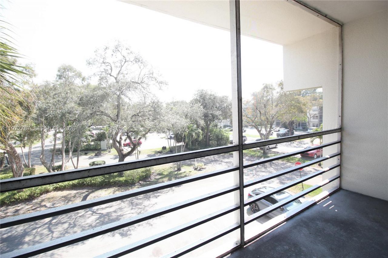 4235 N University Dr , Unit 302, Sunrise, FL 33351 Photo