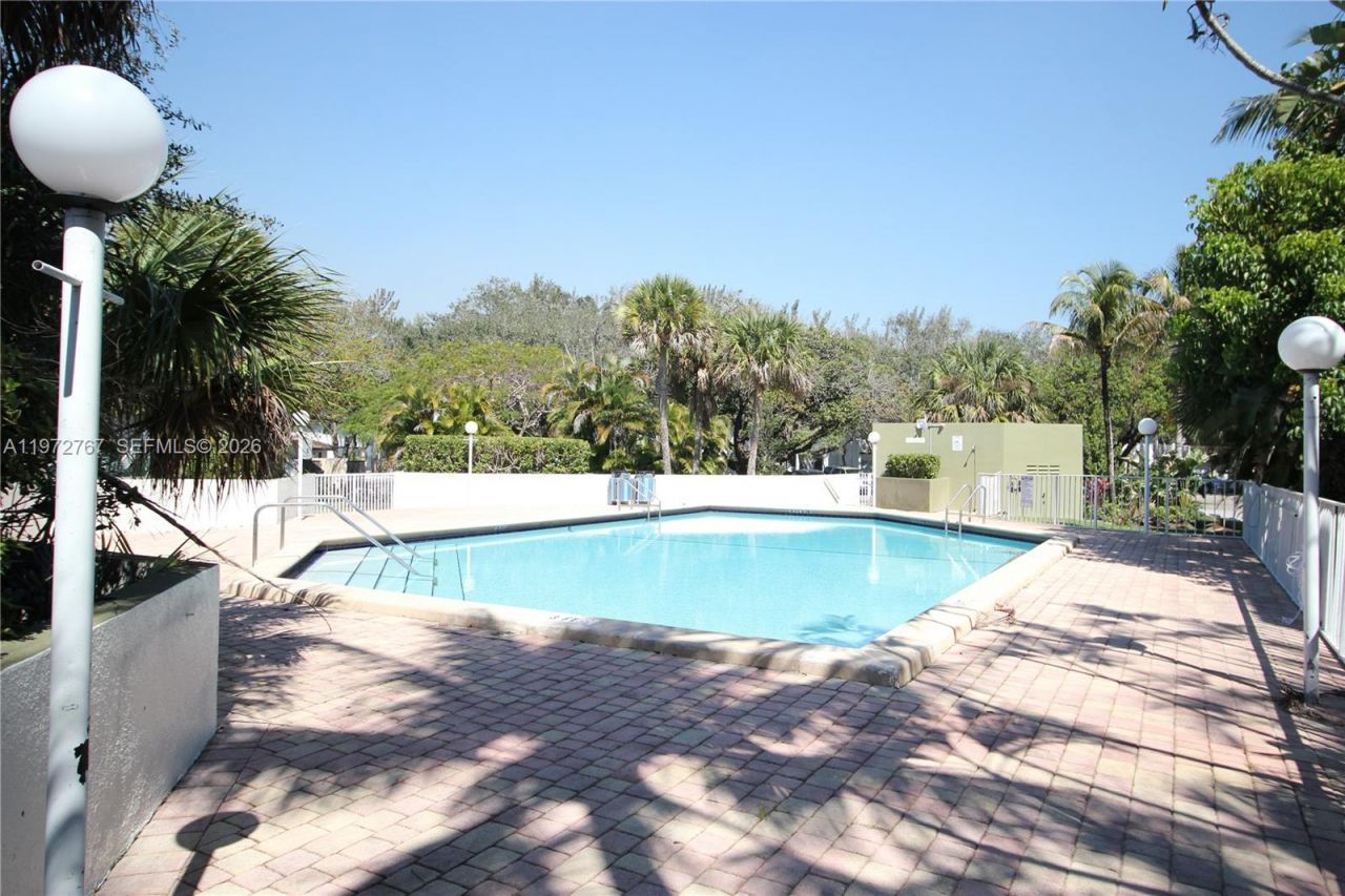 4235 N University Dr , Unit 302, Sunrise, FL 33351 Photo