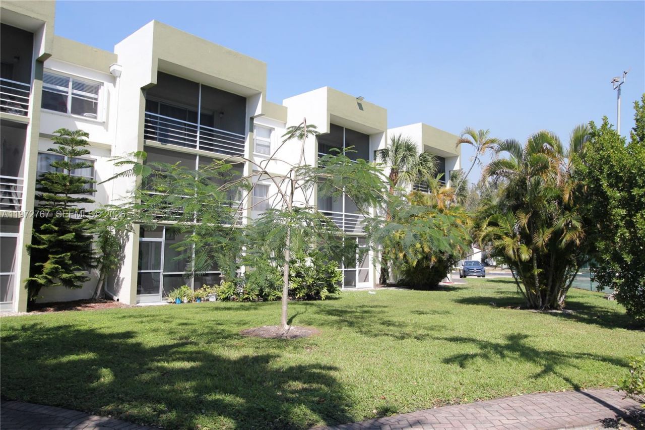 4235 N University Dr , Unit 302, Sunrise, FL 33351 Photo