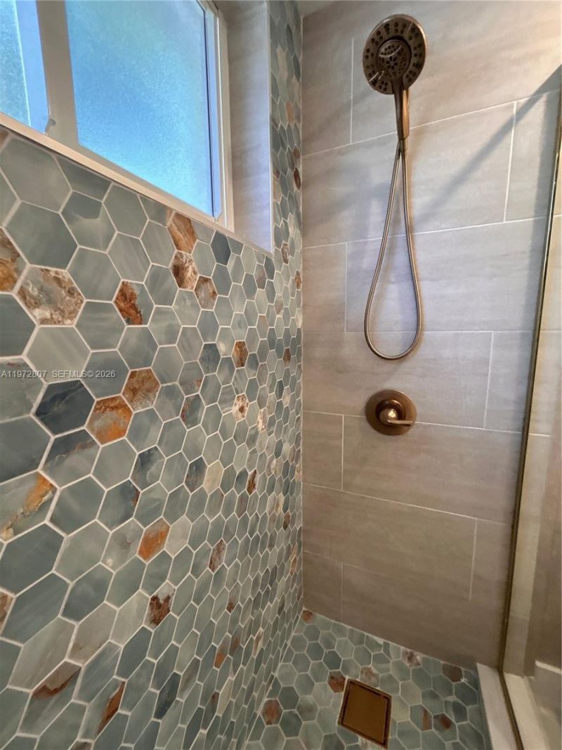 2430 NE 135th St , Unit 201, North Miami, FL 33181 Photo