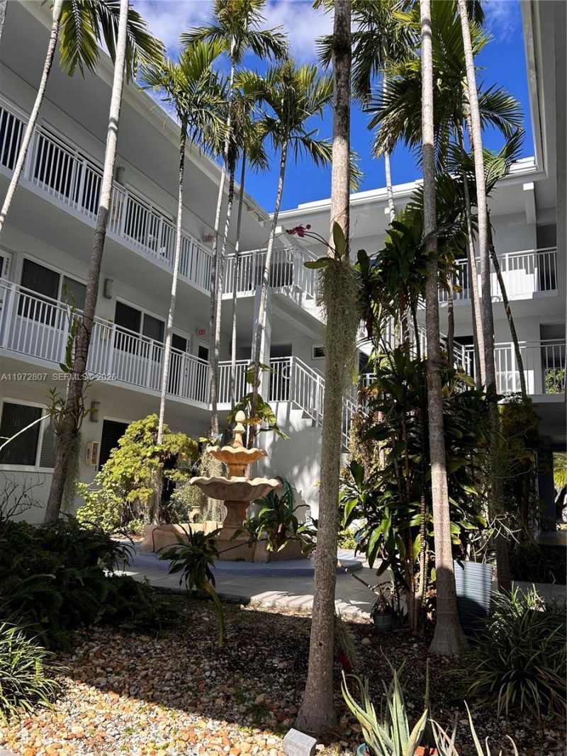 2430 NE 135th St , Unit 201, North Miami, FL 33181 Photo